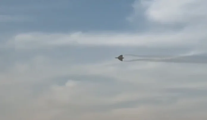 LCA Tejas Steals the Spotlight with a Power-Packed Flypast at the Dubai Airshow.